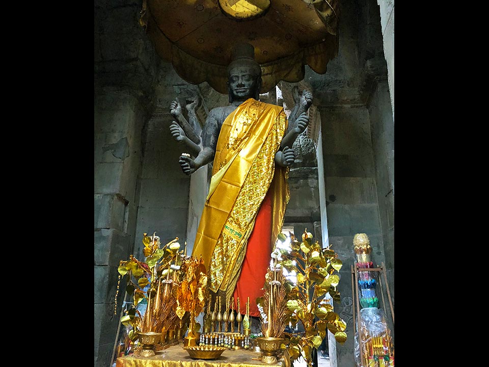 アンコールワット ヴィシュヌ神像
