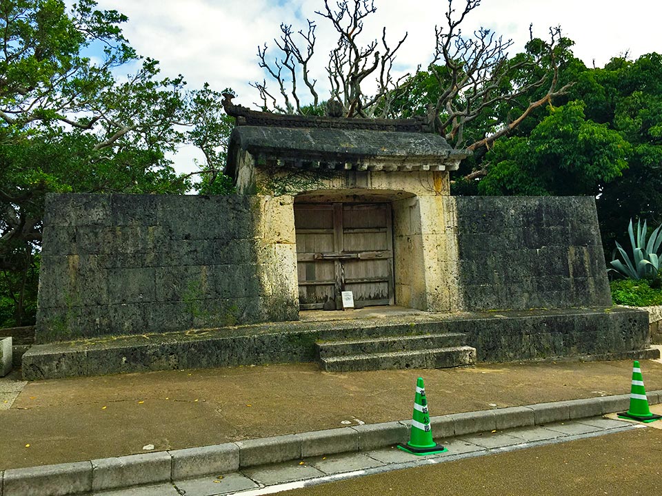 世界遺産 沖縄 琉球王国 園比屋武御嶽石門